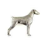 Versilberte Zinn-Brosche mit Dobermann, zweites Modell