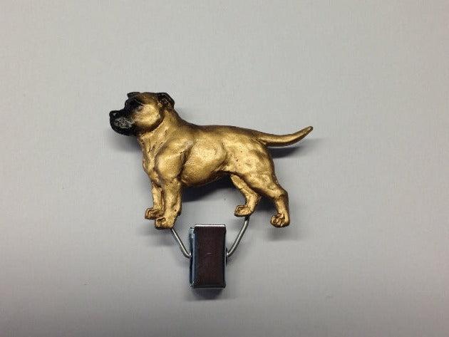Handbemalter Startnummern-Clip mit Staffordshire Bullterrier