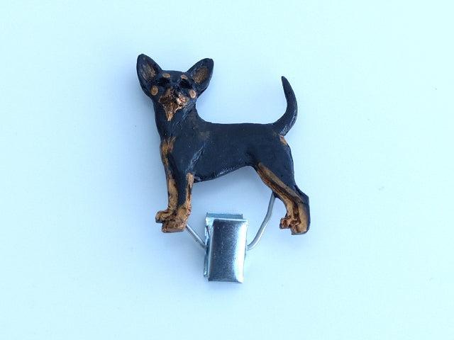 Handbemalter Startnummern-Clip mit Chihuahua Kurzhaar black and tan
