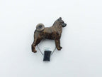 Handbemalter Startnummern-Clip mit Akita brindle