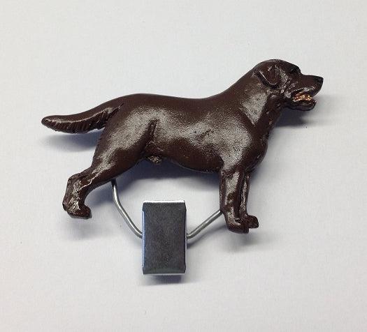 Handbemalter Startnummern-Clip mit Labrador chocolate