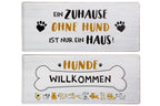 Zwei Schilder mit dem Text: "Ein Zuhause ohne Hund Ost nur ein Haus" und "Hunde willkommen"