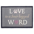 Graue Fußmatte mit dem Spruch Love is a four legged word, Pfote und Herz