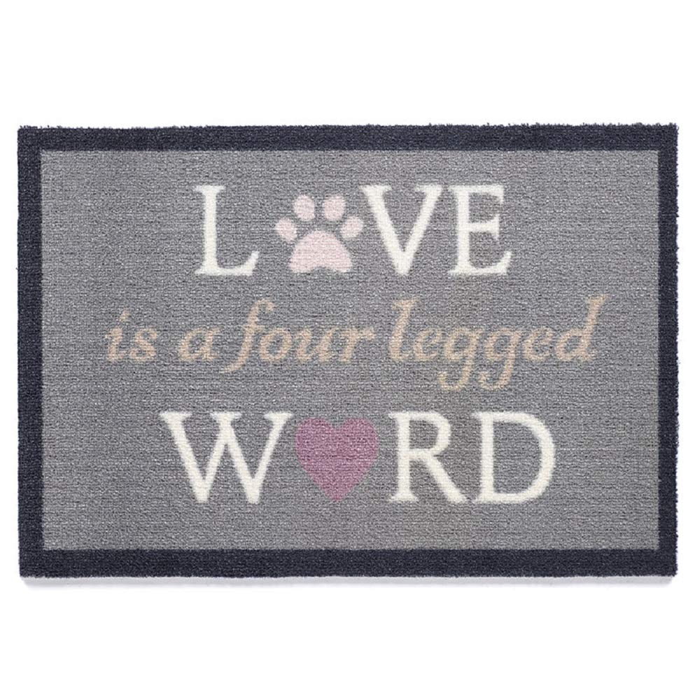 Graue Fußmatte mit dem Spruch Love is a four legged word, Pfote und Herz