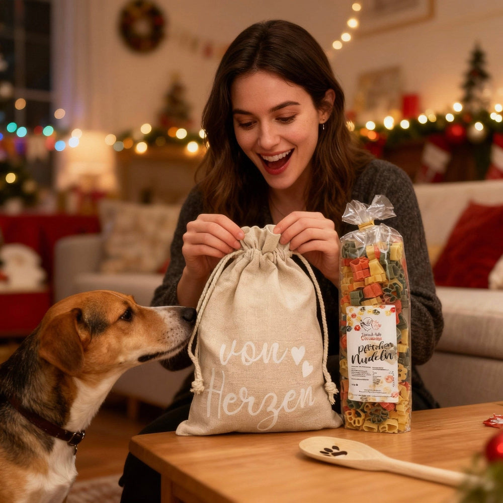Frau beim Auspacken von Geschenkset