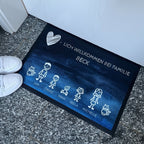 Bedruckte Strichmännchen Fußmatte vor der Haustüre in blau