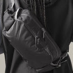 Hundesport Bauchtasche Hydro Performance über Schulter getragen