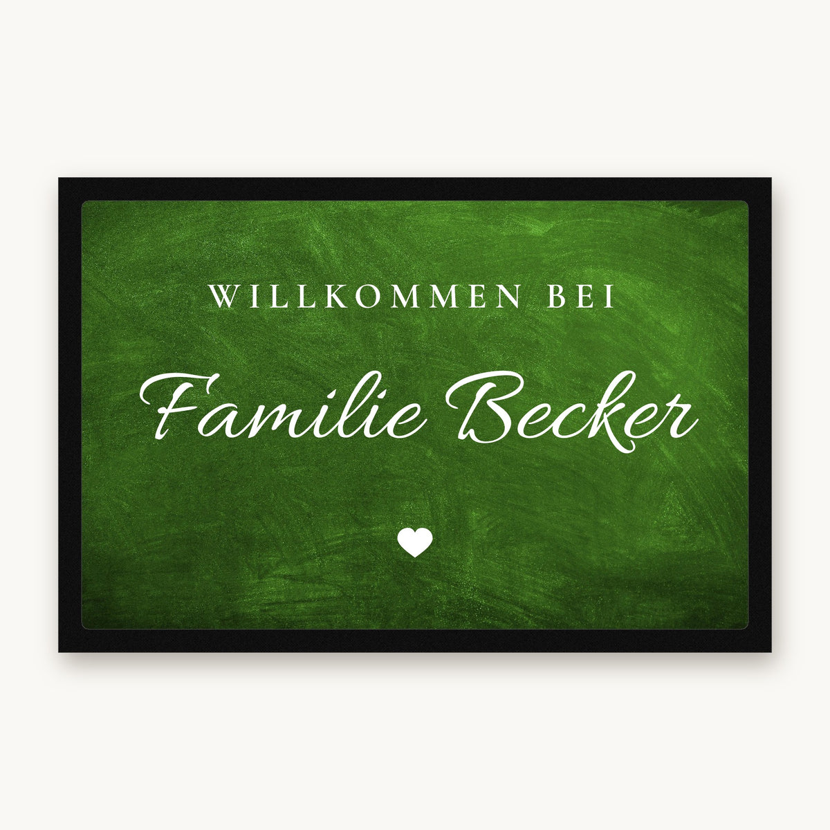 Fußmatte „Willkommen bei Familie Becker“ in Schreibschrift mit kleinem Herz, Mattenfarbe Grün