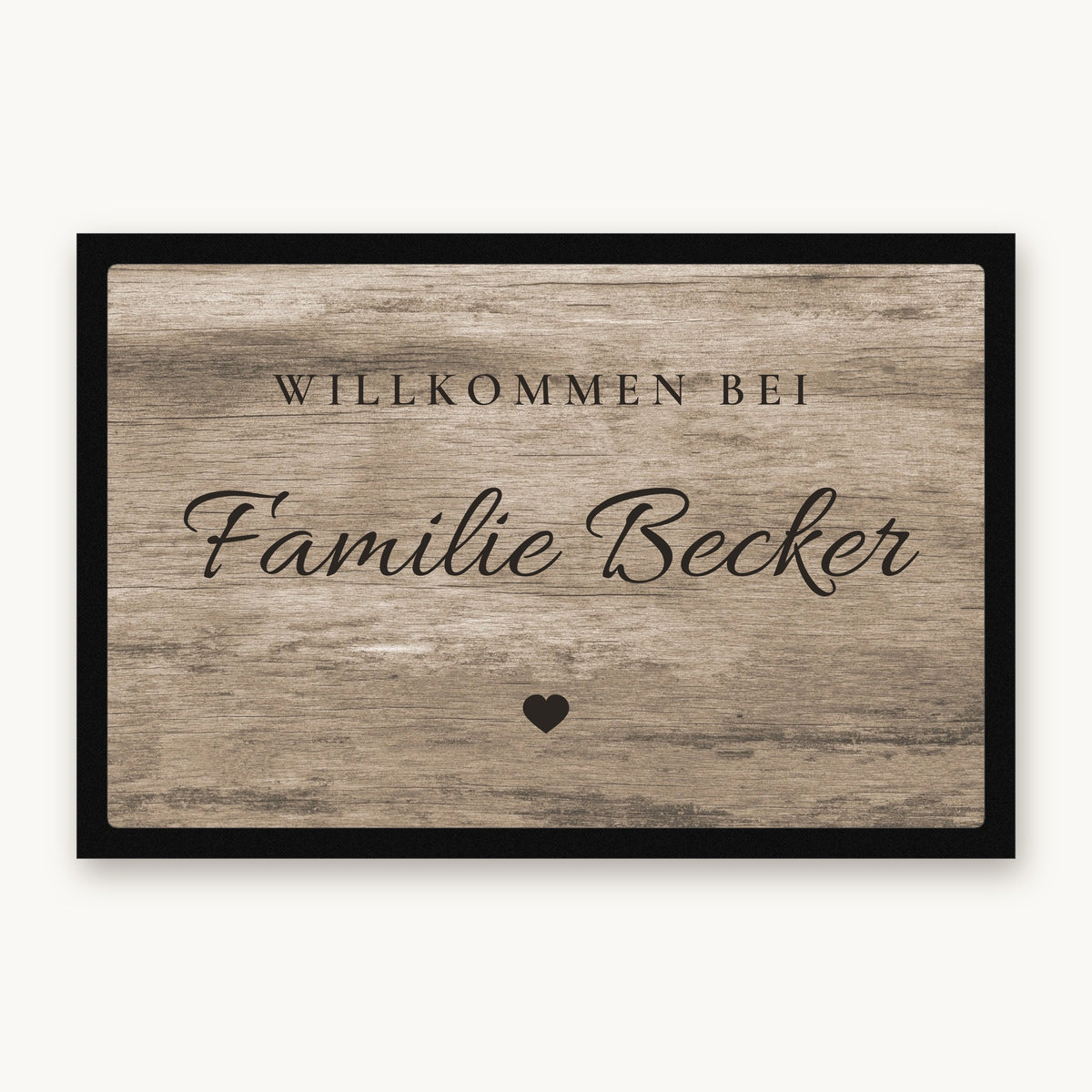 Fußmatte „Willkommen bei Familie Becker“ in Schreibschrift mit kleinem Herz, Mattenfarbe Holz