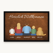 Fußmatte „Herzlich Willkommen“ mit gezeichneter Familie von hinten, Hund und Namen, Mattenfarbe Braun