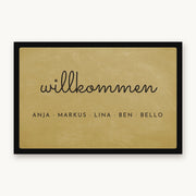 Schlichte Fußmatte „willkommen“ mit den Namen Anja, Markus, Lina, Ben und Bello, Mattenfarbe Beige