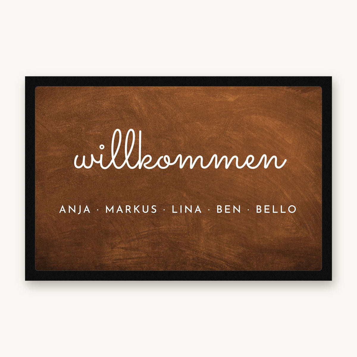 Schlichte Fußmatte „willkommen“ mit den Namen Anja, Markus, Lina, Ben und Bello, Mattenfarbe Braun