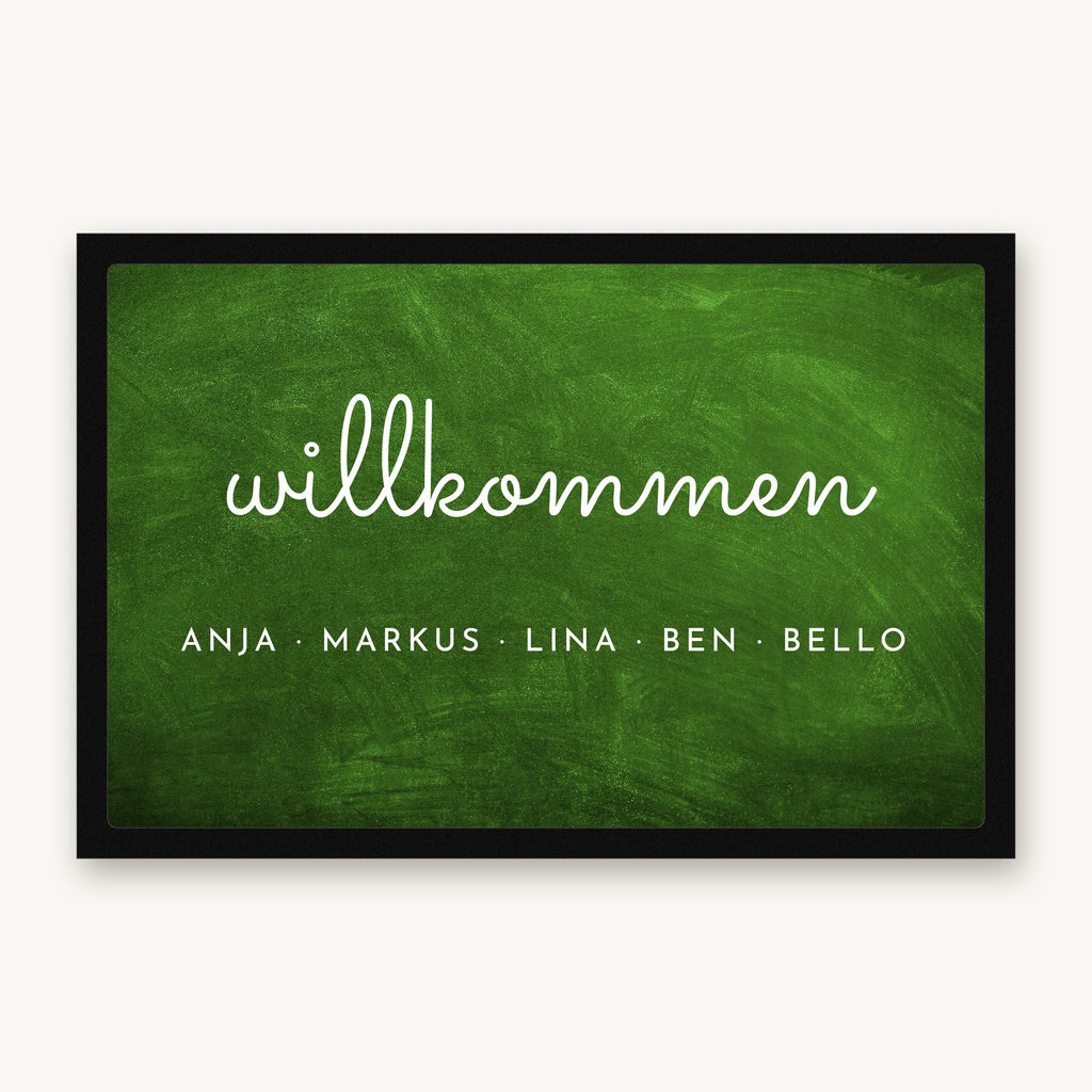 Schlichte Fußmatte „willkommen“ mit den Namen Anja, Markus, Lina, Ben und Bello, Mattenfarbe Grün