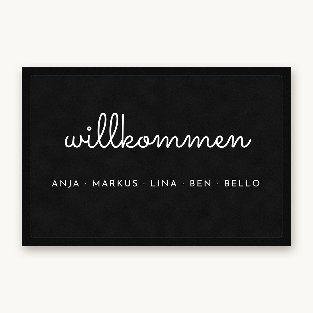 Schlichte Fußmatte „willkommen“ mit den Namen Anja, Markus, Lina, Ben und Bello, Mattenfarbe Schwarz