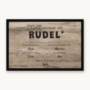 Fußmatte „Willkommen im Rudel“ mit Rollen wie Rudelführerin und Der wahre Boss und Namen, Mattenfarbe Holz