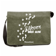 Canvas Messenger Bag in Oliv mit dem Motiv Never Walk Alone