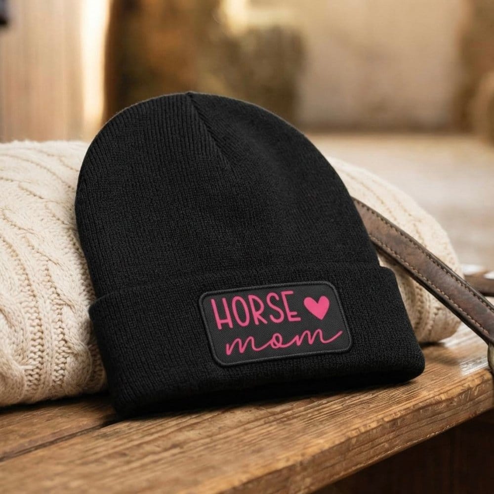 Kuschelige schwarze Strickmütze für Pferdeliebhaber mit Horse-Mom-Design