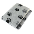 ProFleece Hundedecke grau mit schwarzen Pfoten - rutschfest-tierisch-tolle-geschenke
