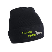 Bommelmütze mit Hunde-Papa-Schriftzug in bunter Druckfarbe