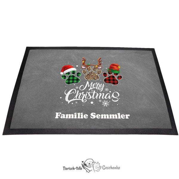 Weihnachts-Fußmatte „Merry Christmas“ mit drei Weihnachtspfoten und Familienname, in Grau