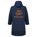Wetterfester Hundetrainer Mantel im Training