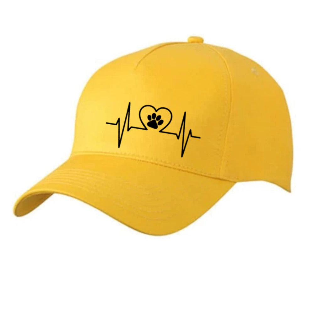Gelbe Basecap mit Herzschlag-Motiv