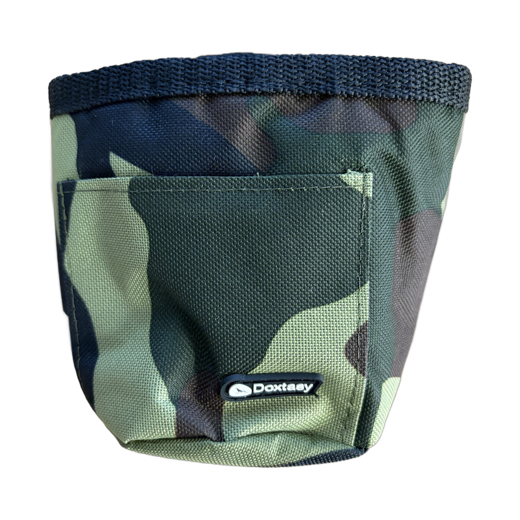 Doxtasy Leckerlibeutel in Camouflage mit Vordertasche, freigestellt auf weißem Hintergrund