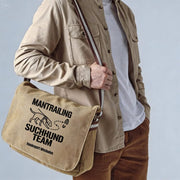 Verstellbarer Schultergurt der Canvas Messenger Bag im Detail