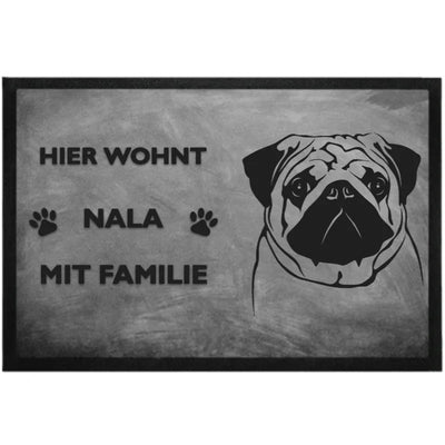 Fußmatte „Hier wohnt“ mit Mops-Motiv, Motiv 1