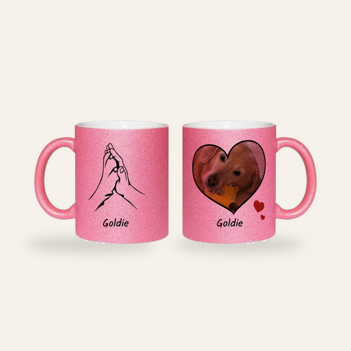 Rosa Glitzer-Fototasse mit Hundefoto im Herz, gezeichneter Hand mit Pfote und dem Namen Goldie, Ansicht beider Seiten