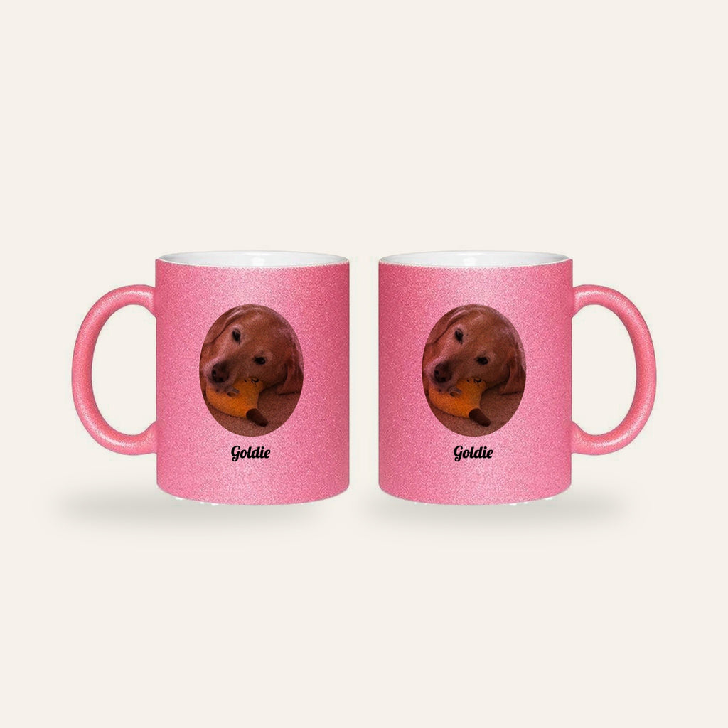 Rosa Glitzer-Fototasse mit Hundefoto im Oval und dem Namen Goldie, Ansicht beider Seiten