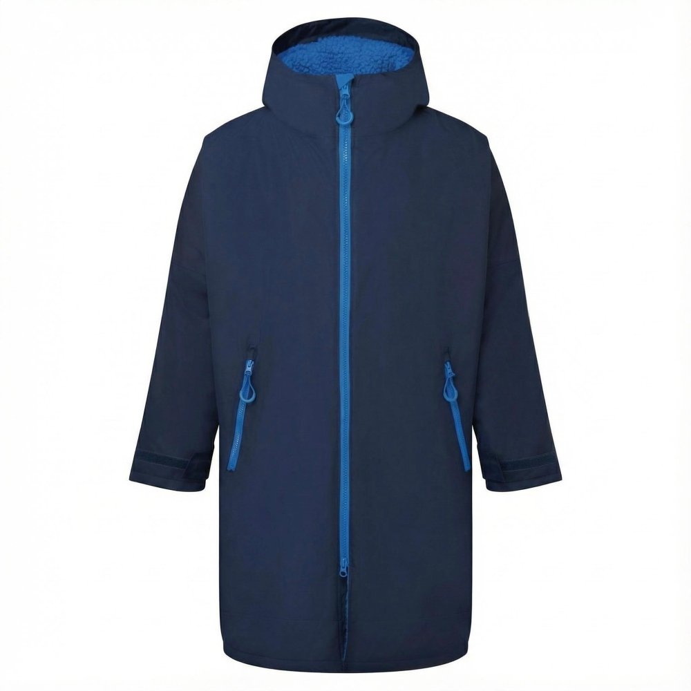 Personalisierbarer Gassi-Mantel für Hundebesitzer, wetterfest und warm, Frontansicht mit Kapuze in Farbe navy