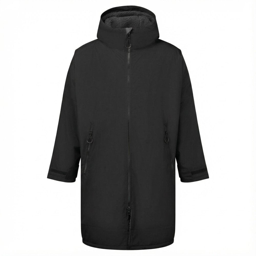 Personalisierbarer Gassi-Mantel für Hundebesitzer, wetterfest und warm, Frontansicht mit Kapuze in Farbe schwarz