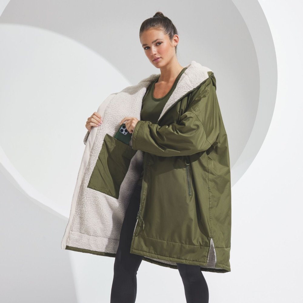 Große Innentasche des Gassi-Mantels für Leckerli-Beutel und Schlüssel