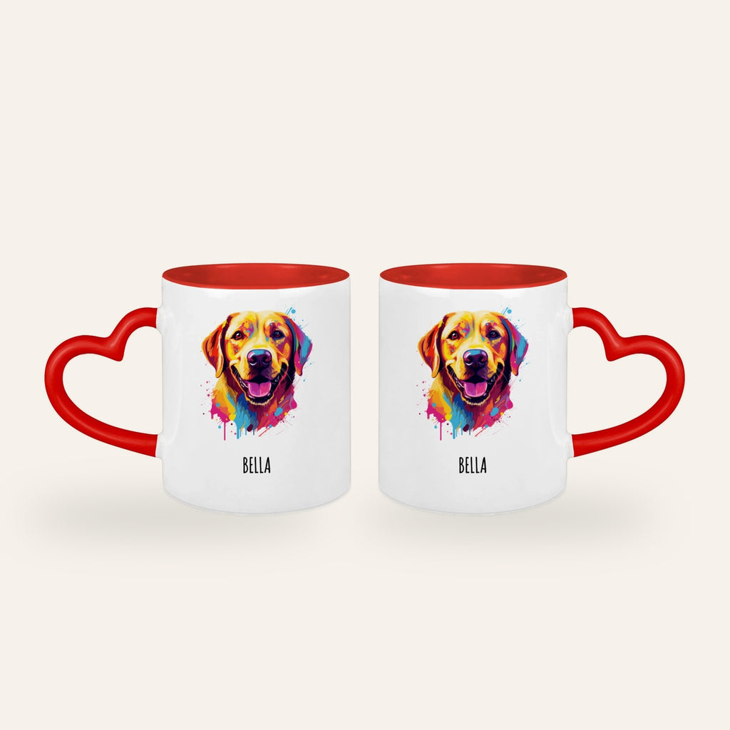 Weiße Tasse mit rotem Herzhenkel und buntem Pop-Art-Porträt eines Labrador Retrievers mit dem Namen Bella, Ansicht beider Seiten
