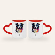 Weiße Tasse mit rotem Herzhenkel und buntem Pop-Art-Porträt eines Border Collies mit dem Namen Sky, Ansicht beider Seiten