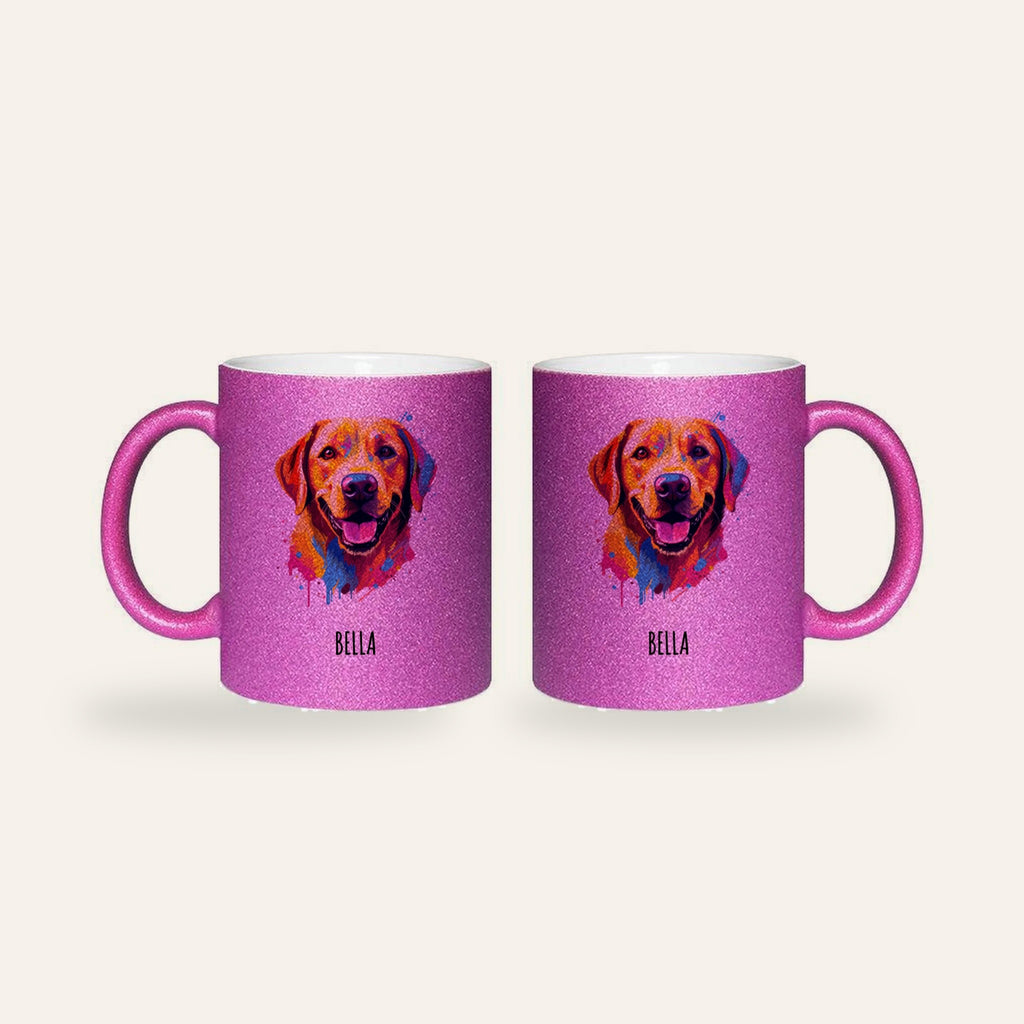 Pinke Glitzertasse mit buntem Pop-Art-Porträt eines Labrador Retrievers und dem Namen Bella, Ansicht beider Seiten
