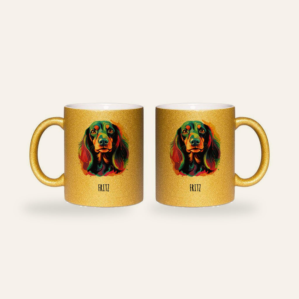 Goldene Glitzertasse mit buntem Pop-Art-Porträt eines Dackels und dem Namen Fritz, Ansicht beider Seiten