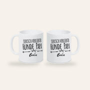 Weiße Keramiktasse mit dem Spruch Tierisch verliebter Hundepapa und dem Namen Balu, Ansicht beider Seiten