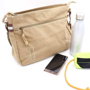 Geöffnete Canvas Messenger Bag mit Blick auf die Innenfächer